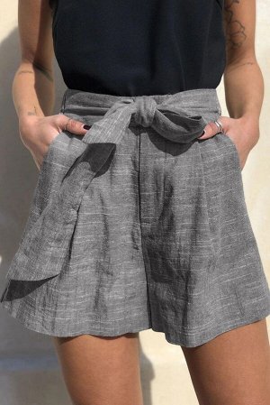 Черно-меланжевая льняная юбка-шорты с поясом-бантом и прорезными карманами