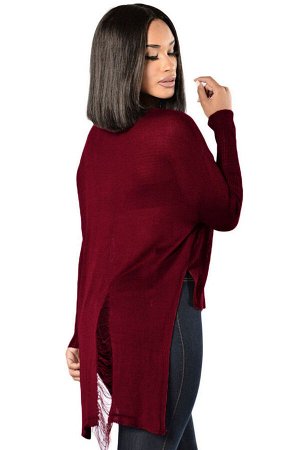 Свободный вишневый свитер с асимметричным низом и бахромой из "рваных" петель