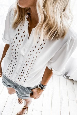 Белая рубашка с коротким рукавом и треугольными вырезами