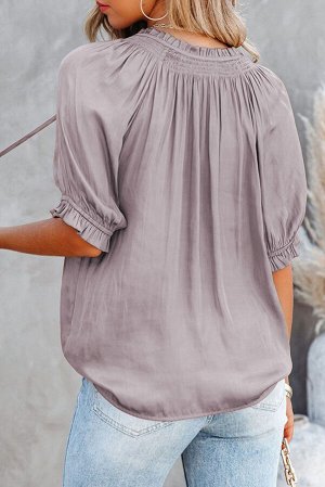 Серая блуза с V-образным вырезом на шуровке и короткими пышными рукавами с оборками