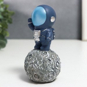 Сувенир полистоун "Астронавт на астероиде" серый 12х6,5х6,5 см