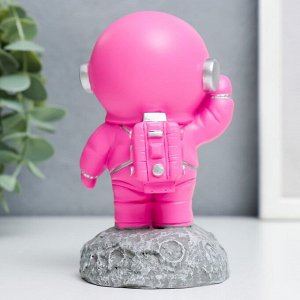 Сувенир полистоун "Астронавт на луне" ярко-розовый 11,5х6,5х6,5 см