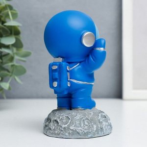 Сувенир полистоун "Астронавт на луне" ярко-синий 11,5х6,5х6,5 см
