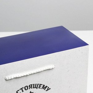 Пакет—коробка «Настоящему мужчине», 28 × 20 × 13 см