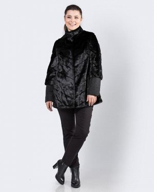 AP Пальто Описание Дизайнерская модель 2-в-1: теплое пальто превращается в манто Съемные вставки на рукавах и подоле 2 длины подола 2 длины рукавов Съемный капюшон Регулируется кулиской Воротник-стойк