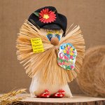 Оберег &quot;Домовой в фуражке с тюльпанами&quot;, 16-17см