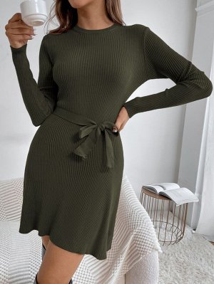 Вязаное платье-свитер в рубчик