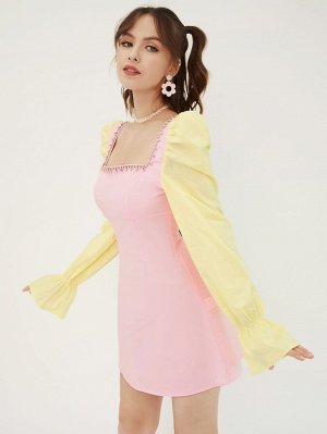 Платье контрастный с рукавом "колокол" с квадратным воротником с бусинами