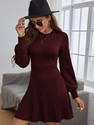 Вязаное платье-свитер с рукавами-фонариками в рубчик