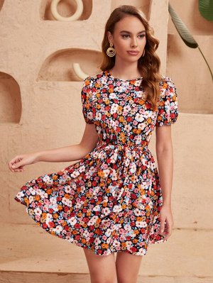 Платье с цветочным принтом с пышным рукавом