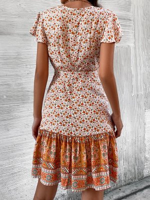 Платье с поясом с цветочным принтом с v-образным вырезом