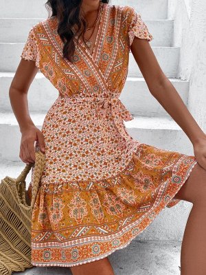 Платье с поясом с цветочным принтом с v-образным вырезом