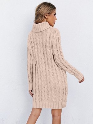 Платье-свитер с высоким воротником вязаный