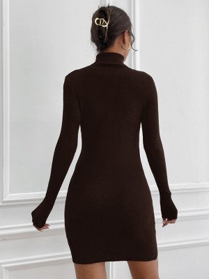 Облегающее платье-свитер с высоким воротником