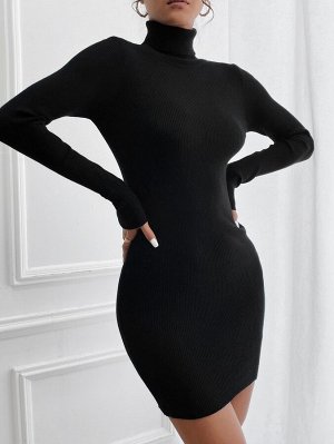 Облегающее платье-свитер с высоким воротником