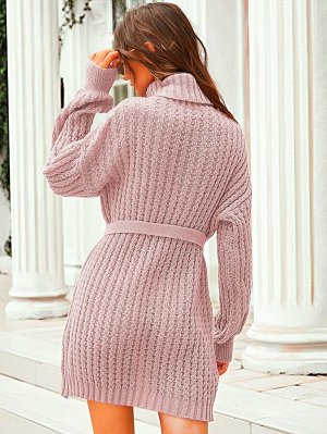 Платье-свитер с высоким воротником с поясом