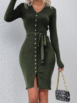 Облегающее платье-свитер на пуговицах с поясом