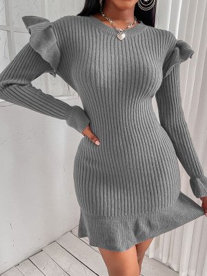 Облегающее платье-свитер с оборкой
