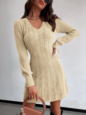Платье-свитер на шнуровке вязаный