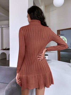 Платье-свитер с высоким воротником вязаный с оборками
