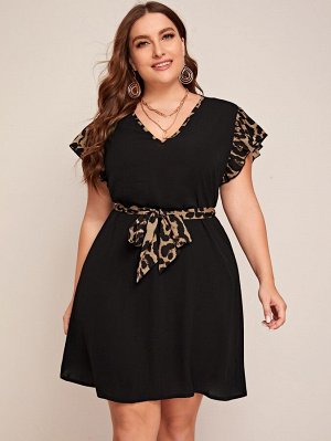 Платье Plus Size с поясом, v-образным вырезом и леопардовым принтом