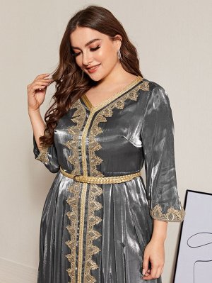 Платье Plus Size с кружевной отделкой и поясом