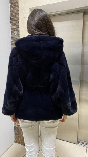 Шуба Шубка из меха импортной норки с капюшоном 
75 см длина «оверсайз»42-50 
Модель 《кимоно》
Цвет 《синий/инфинити》