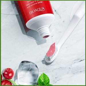 Отбеливающая, гигиеническая зубная паста "Bioaqua" с клюквой