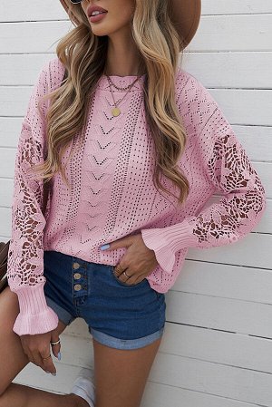 Розовый вязаный свитер с перфорацией и кружевным вставками на рукавах
