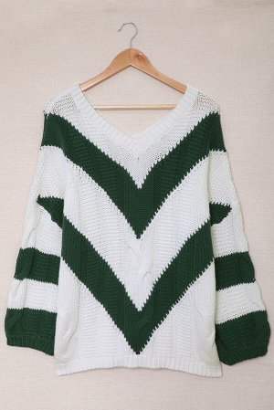 Белый свитер оверсайз с зелеными V-образными полосками