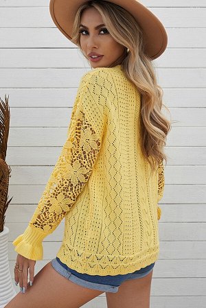 Желтый вязаный свитер с перфорацией и кружевным вставками на рукавах