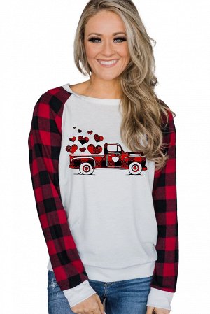 Белый свитшот с красными клетчатыми рукавами и принтом "грузовик с сердечками"