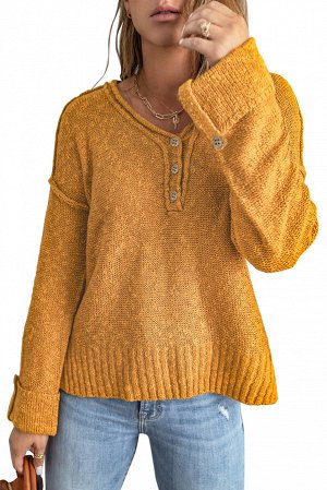 Желтый свитер с V-образным вырезом и манжетами на пуговицах