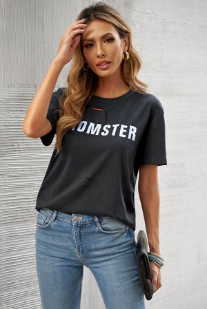 Серая футболка с дырками и принтом губы с надписью: MOMSTER