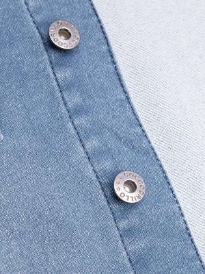 Куртка Классическая джинсовая курточка с карманами для мальчика - прекрасная верхняя одежда для прогулок. Такая свободная вещь из джинсовой ткани голубого цвета не сковывает движений ребенка и очень у