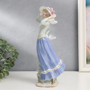 Сувенир керамика "Девушка с летящим шарфом" 30х14х9,5 см