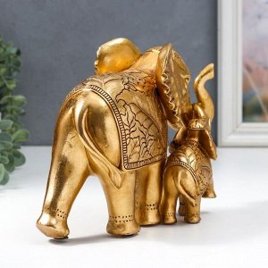 Сувенир полистоун "Слон со слонёнком с пальмовыми листьями на попоне" золотой 18,8х10,7х23см 63007