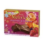 MEIJI Melty Kiss Berry Mix Liqueur - шоколад с кусочками ягод и ликерной пропиткой