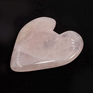 Скребок сердечко из камня Розовый кварц для лица и массажа Гуаша