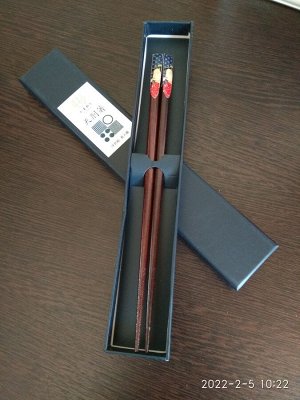Палочки для еды DАISO (Япония), деревянные, лакированные, в подарочной упаковке