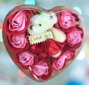 Подарочный набор Сердце Мишка с розами из мыла
