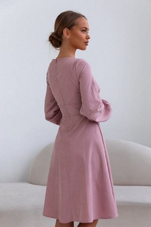 Платье Подобно розовому бутону в этом платье раскроется ваша весенняя нежность и чувственность. Мягкий оттенок материала идеально дополняет необычный крой. Высокая кокетка поддерживает линию груди, от