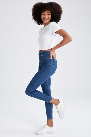 Супероблегающие джинсы с высокой талией