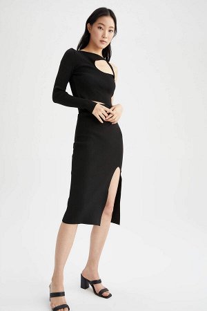 Приталенная юбка-карандаш миди из трикотажа с высокой талией и разрезом