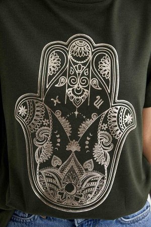 Традиционная футболка с короткими рукавами и принтом Fatma's с ручным принтом Relax Fit
