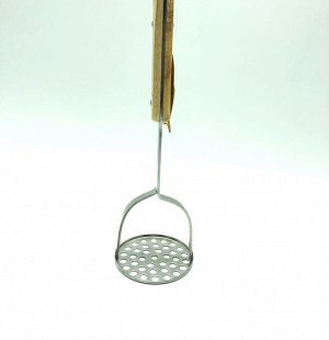 Толкушка Толкушка
Материал: ручка-дерево, нержавеющая сталь
Размер: диаметр 9 см