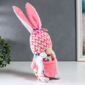 Кукла интерьерная "Бабусечка в шапке с зайчьими ушами, в переднике" розовый 32х11 см