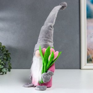 Кукла интерьерная "Гном с тюльпанами" серо-розовый 37х8х6 см