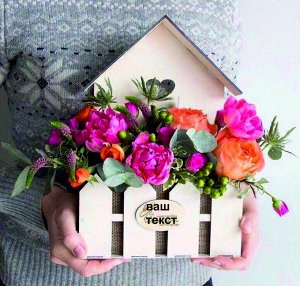 Деревянный домик для цветов