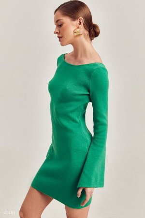Зеленое трикотажное платье мини